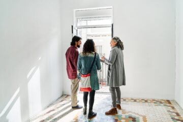 Comprar y alquilar casa en 24 horas por miedo a perderla: estos son los riesgos de las operaciones exprés