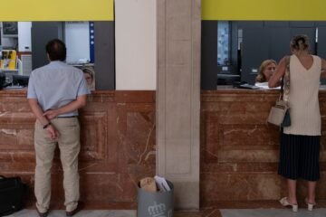 De Indra a Correos y la ‘ley de nietos’: cuatro años del PP y Vox renovando la teoría de la trampa electoral