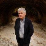 Bernardo Atxaga, entre golondrinas y demonios: “A veces el humor cruel desvela una realidad”