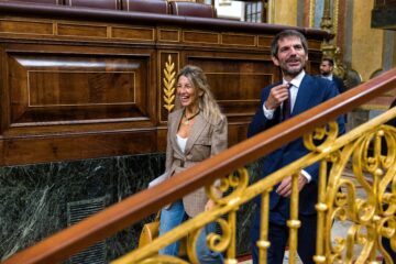 La regulación de la IA generativa en la cultura se le atraganta al Gobierno