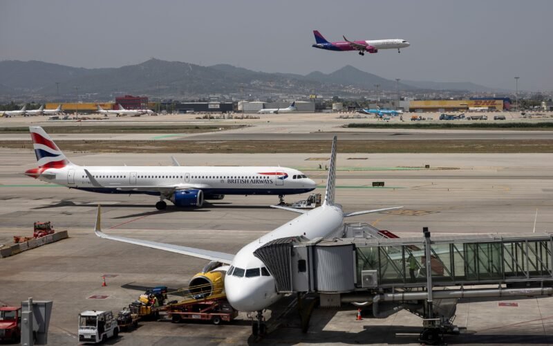 La ampliación de los aeropuertos impedirá a España cumplir los objetivos climáticos aunque use combustibles verdes y mejores aviones