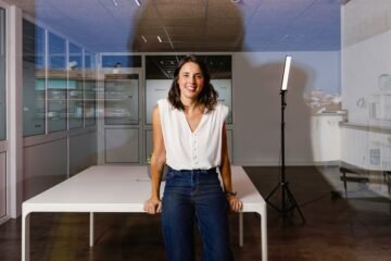 Irene Montero: “Las primarias tienen que remover la energía en la izquierda, como ‘Paquito el Chocolatero’ en una fiesta”