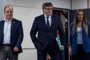 Junts rechaza los dos decretos pese al clamor en las calles