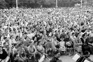 La Barraca en guerra después de Lorca: descubierta la mayor colección de fotografías inéditas de una función