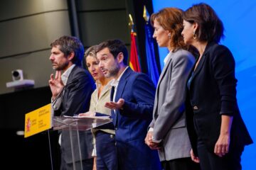 La izquierda alternativa gana tiempo y fija para el 17 de octubre el lanzamiento del Frente Amplio y su líder para las generales